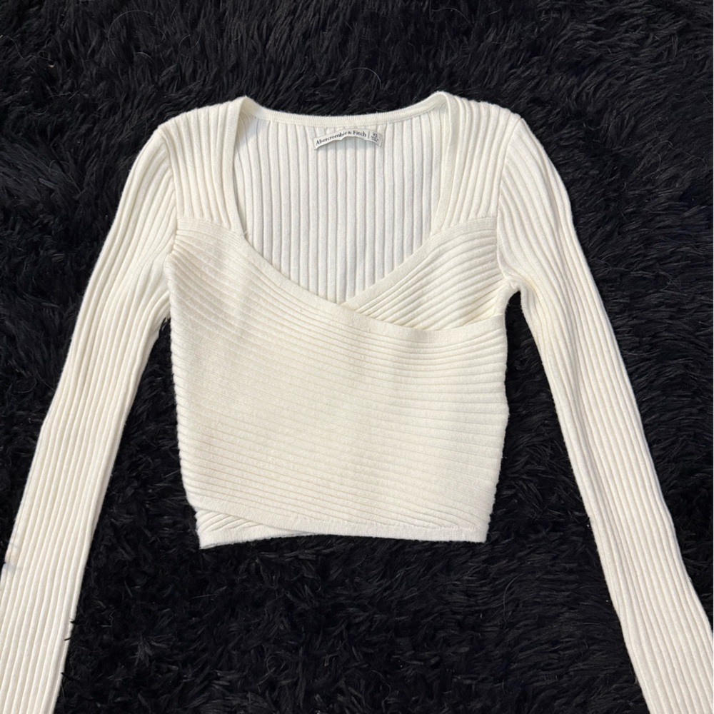 ABERCROMBIE AND FITCH CROPPED LONG SLEEVE CROSSOVER SWEATER SHIRT